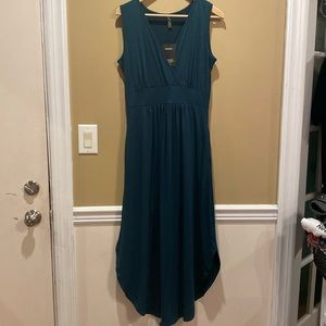 Woosea new with tags green v-neck split hem maxi dress WITH POCKETS!